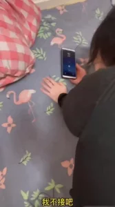 一边被操一边接老公的电话哈哈