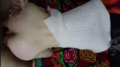 在女同事的婚床最后操她分手炮